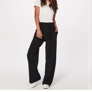 Lululemon Noir Pant in black trousers - size 10